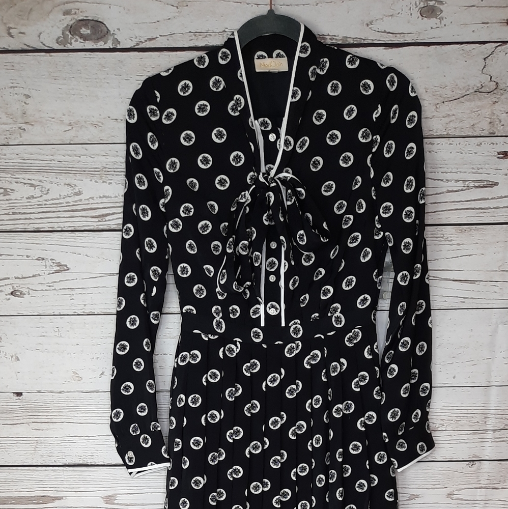Modcloth black pleated flowers dress - Picture 6 of 9